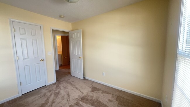 Building Photo - Spacious 3-Bedroom End Unit in Liberty Squ...