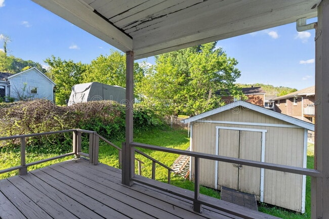 Building Photo - 139 Martin St