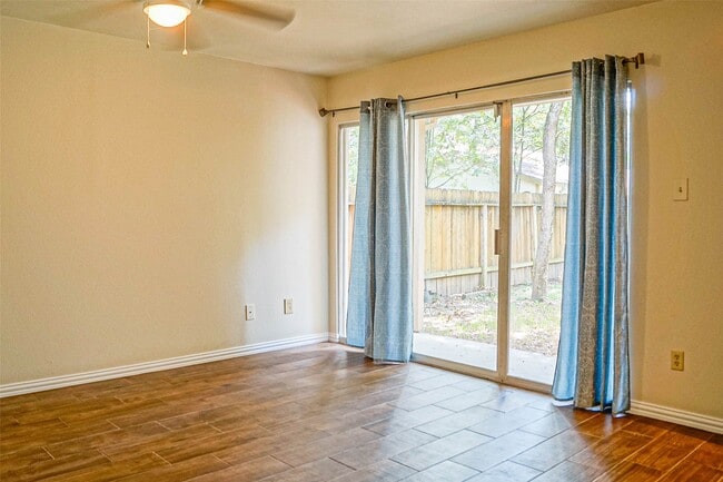 Building Photo - 11 Canyon Oak Pl