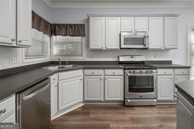 Building Photo - 4220 Hunters Green Way NE