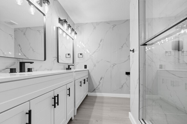 Building Photo - 6646 Montauk Dr