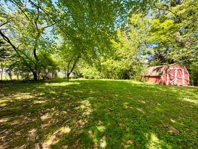 Building Photo - 811 Forest Glen Rd