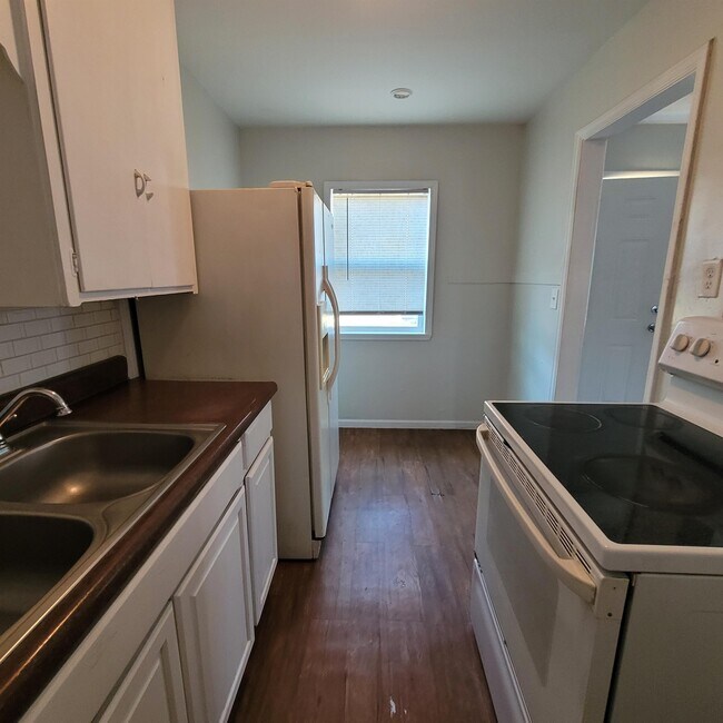 Building Photo - 818 S Terrace Dr