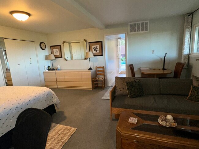 Building Photo - 819 Villa Vista St