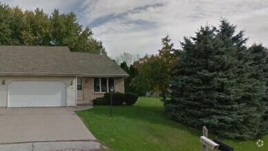 Building Photo - 2220-2 Skylark Dr