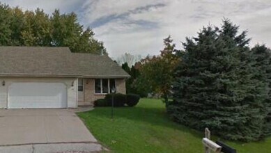 Building Photo - 2220-2 Skylark Dr