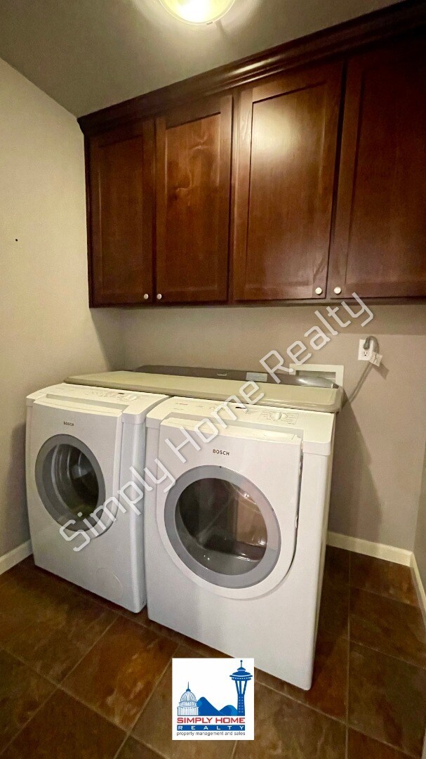 Building Photo - Step Inside to Style, Space & Everyday Comfort!