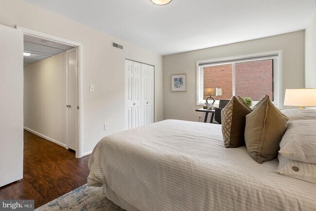 Building Photo - 3330 S 28th St