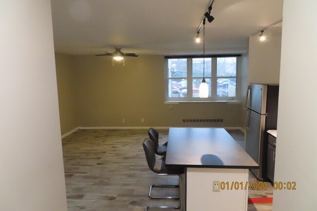 Building Photo - 1620 E Broad St