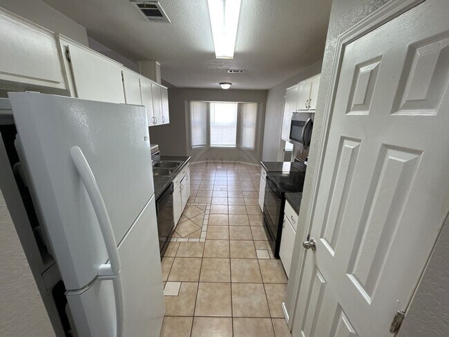 Building Photo - 4507 Lonesome Dove Dr