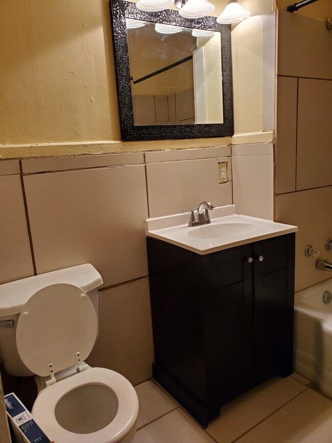 Building Photo - 1717 Dairy St