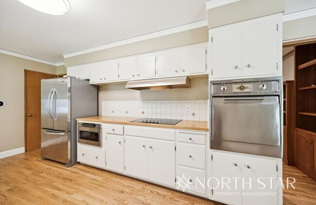 Building Photo - Charming Home in Coveted First Addition Ne...
