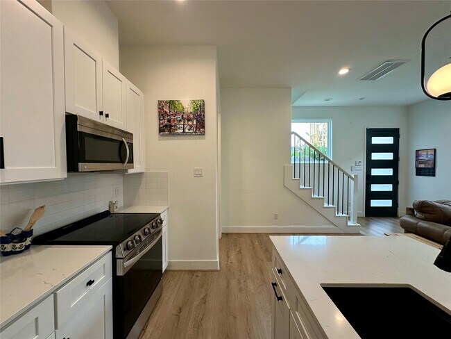 Building Photo - 203 Danna Ln