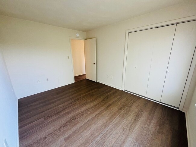 Building Photo - 824 Cascade Ct