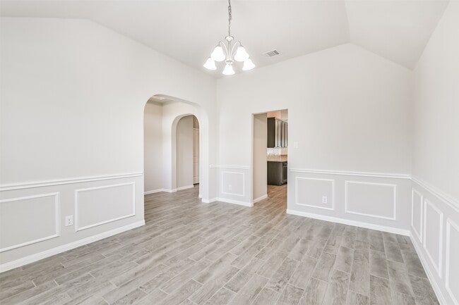 Building Photo - 419 Lazy Ln