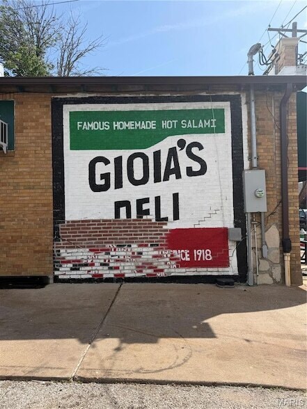 Building Photo - 1928 Macklind Ave