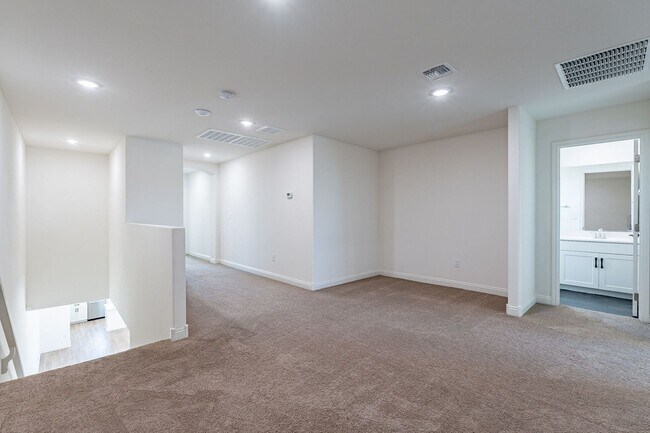 Building Photo - 4 bedroom home for rent