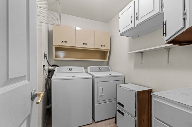 Building Photo - 211 Crocker Dr