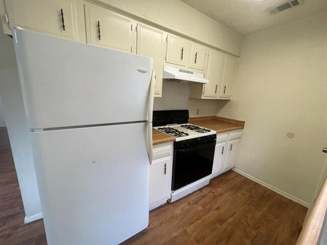 Building Photo - 2507 Sweet Clover Dr