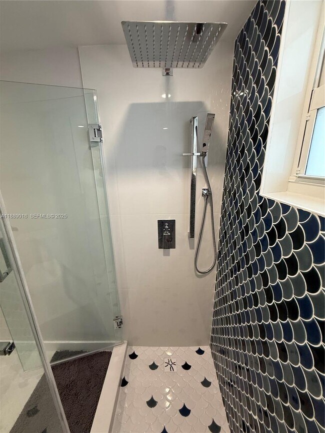 Building Photo - 901 S Surf Rd