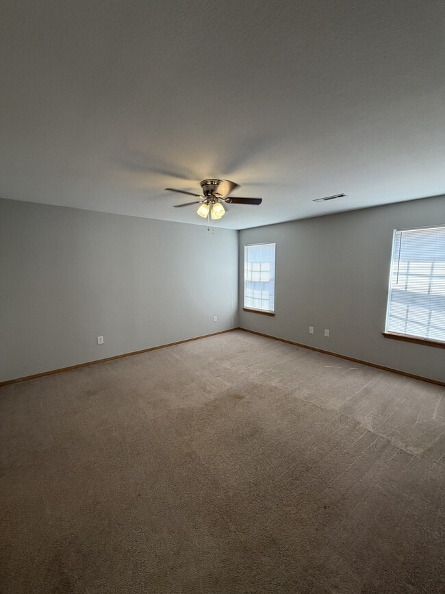 Building Photo - 340 Grant Springs Dr