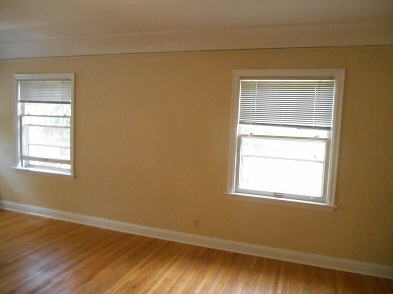 Liv Rm - 2912 France Ave S