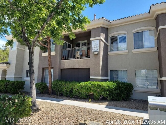Building Photo - Gated Falls Condo with 3 Bedrooms, Granite Kitchen & Resort Amenities