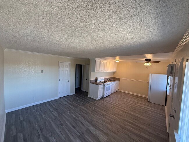 Building Photo - Welcome to SkyView Villa & Somerset Apartments!