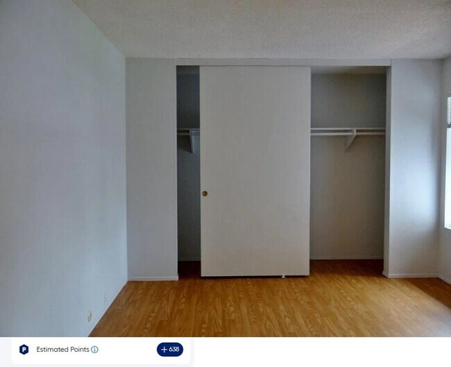 Building Photo - 3 BR Townhouse Located on UCSD Bus Line w/...