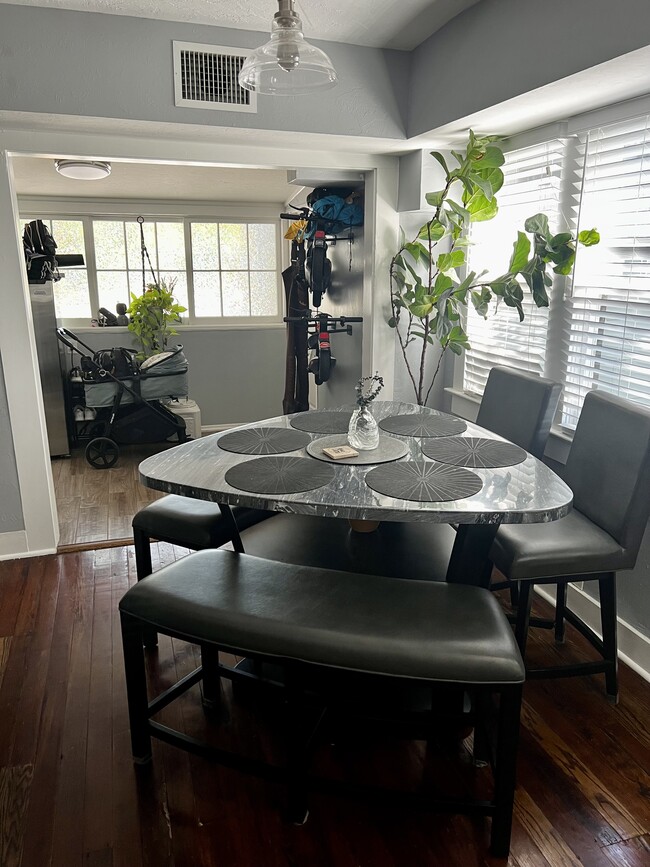 Building Photo - 1533 Hough St