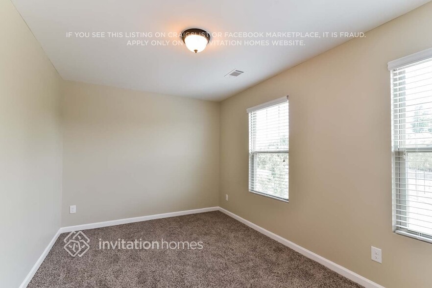 Building Photo - 3530 Mica Cir SE