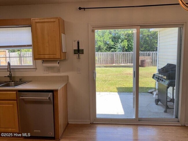 Building Photo - 206 Red Carnation Dr