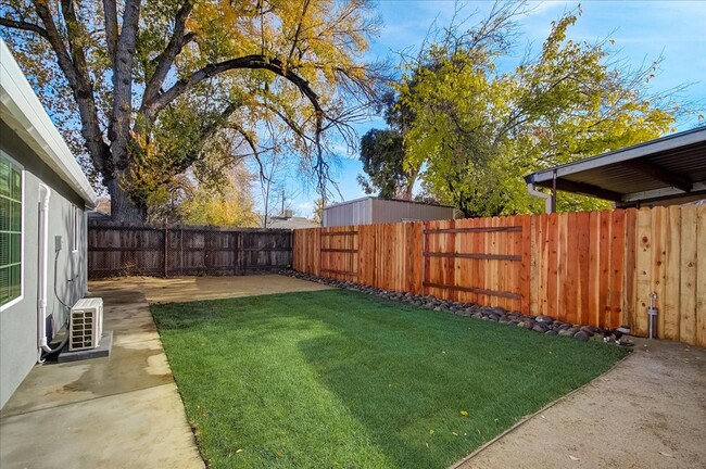 Building Photo - Branch St