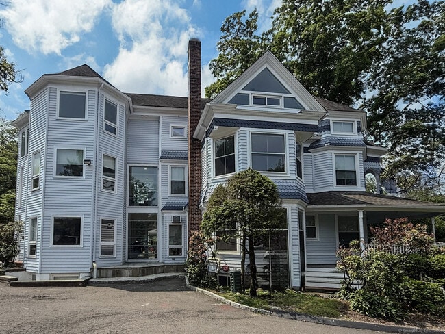 Building Photo - 27 Imperial Ave