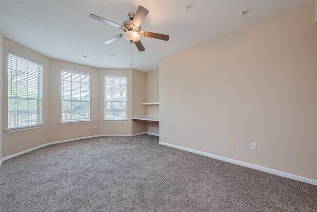 Building Photo - 7575 Kirby Dr