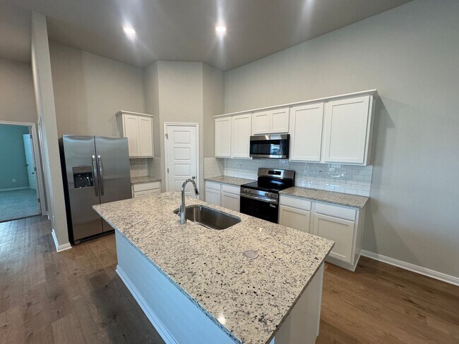 Building Photo - Stunning 4x3 Luxury Duplex in Buda, TX!