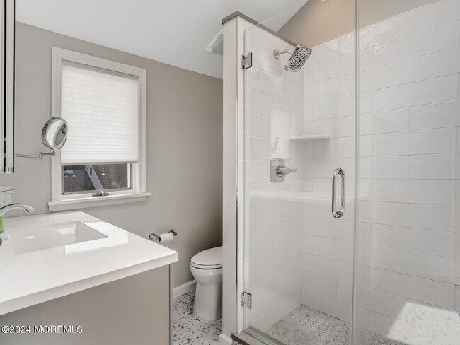 Building Photo - 200 S Bayview Ave