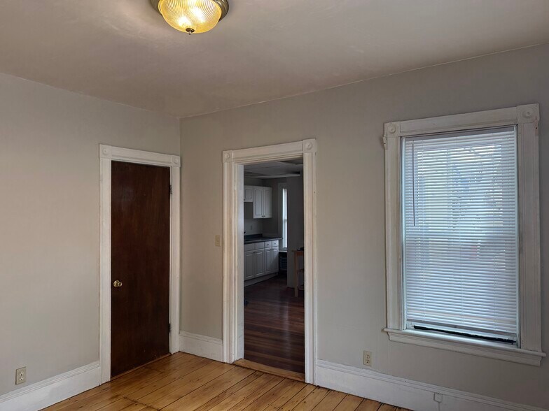 Building Photo - 135 Lynde St