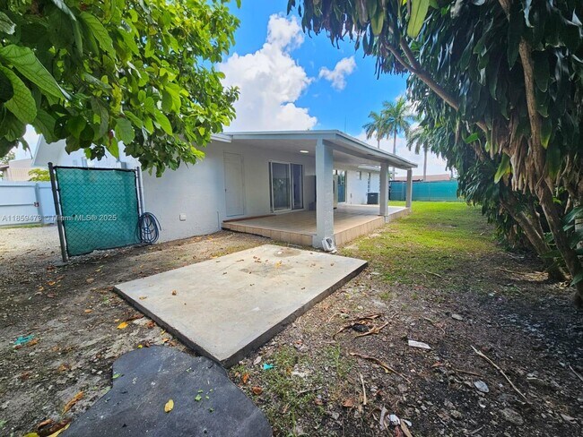 Building Photo - 13700 SW 18th Terrace