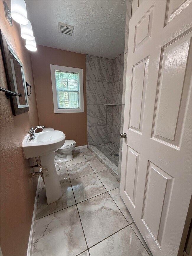 Building Photo - 5424 Nightingale Dr