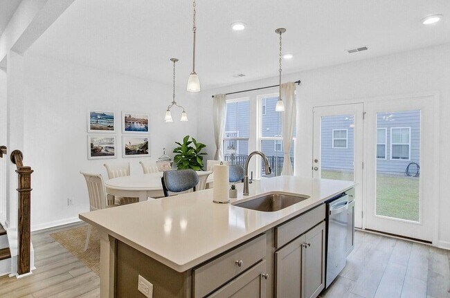 Building Photo - 770 Trotters Ln