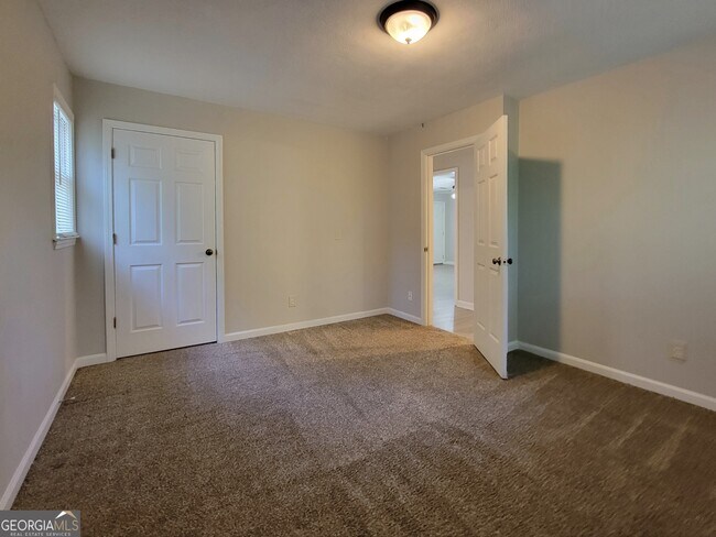 Building Photo - 14 Candlewood Terrace NE