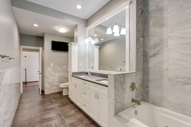 Building Photo - 22 W Ontario St