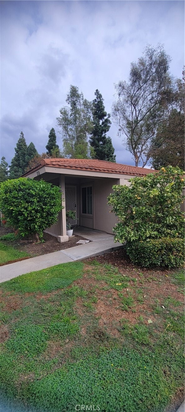 Building Photo - 2352 Dahlia Dr