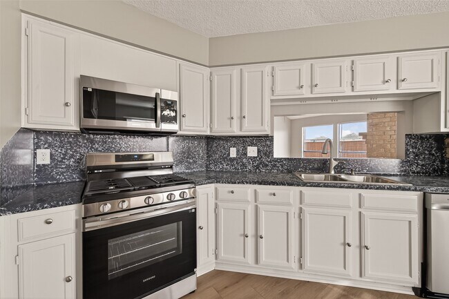 Building Photo - 4251 Southchase Ln