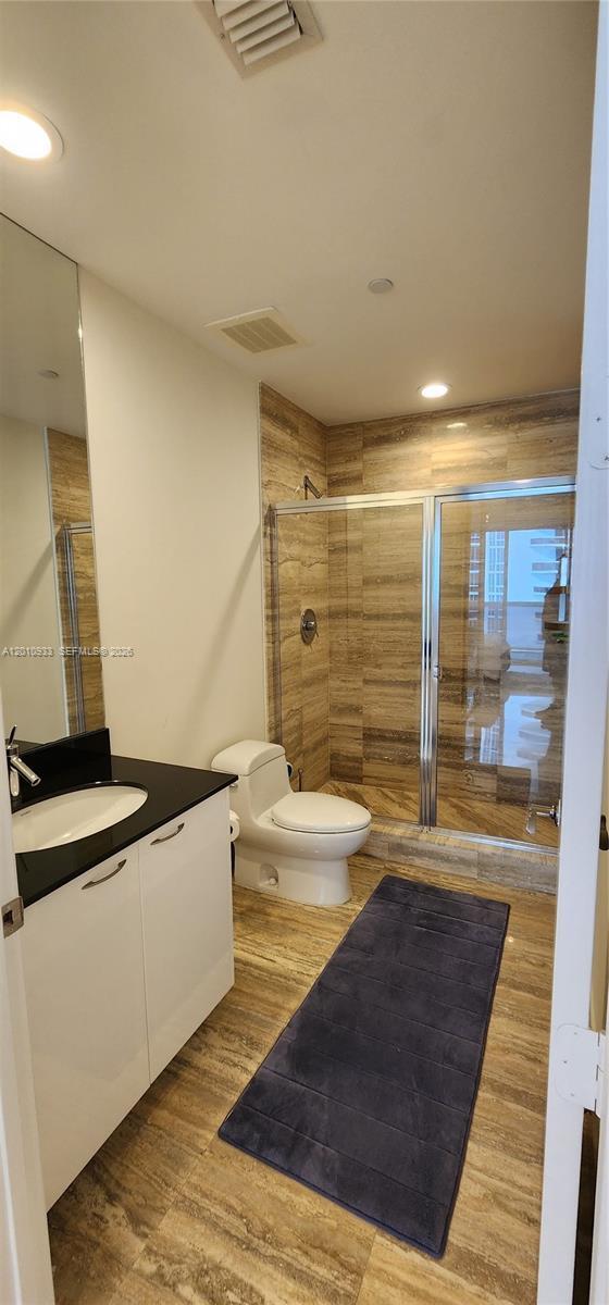 Building Photo - 15811 Collins Ave