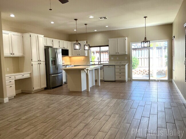 Building Photo - Beautiful 5 Bedroom Home in Desirable Stoney Mountain Ranch – Now Available!