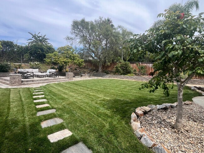 Building Photo - Carlsbad 4 bedroom Stunner on Cul-de-sac w...