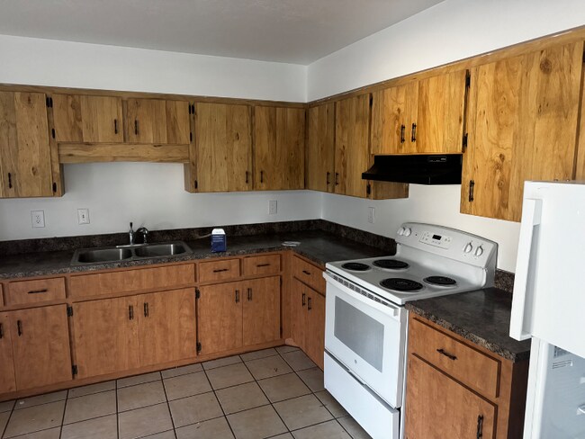 Primary Photo - 1952-1958 SE Cherry Dr