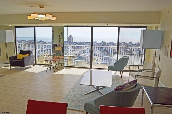 Building Photo - 236 N Derby Ave